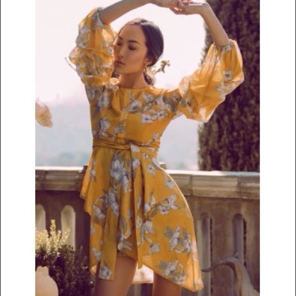 NWOT J.O.A.🖤 Chriselle x J.O.A. Tiered Sleeve Dress - Picture 2 of 5